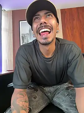 Latinmoster_boss' Live XXX Chat