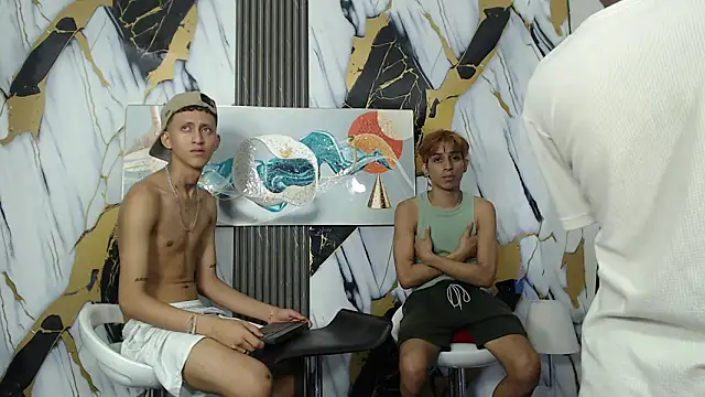 Show modela AVENGER_GUYS1 na web-kameri