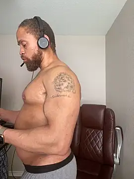 Pokazy przed kamerką – Fathero1time