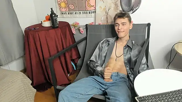 Shadow_blink: διαδικτυακό σόου στην κάμερα