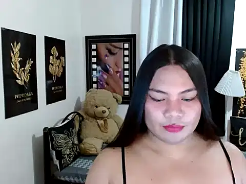 TSbrianaHugeCock 在線直播表演