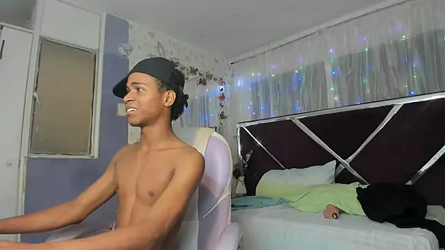 Santy_bigcock_01 webkamerás műsora