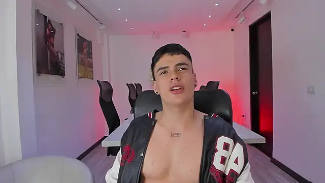 BenitoSaenz: онлайн-секс-чат