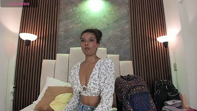 catiusca_reyes_03's Live XXX Chat