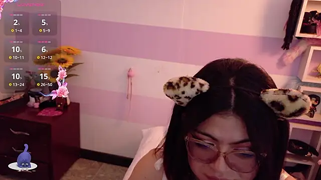 Catwhite_ élő XXX-chatje