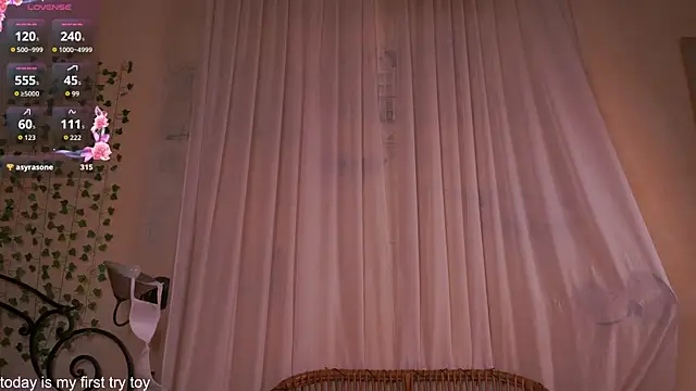 TifanyBerto: διαδικτυακό σόου στην κάμερα