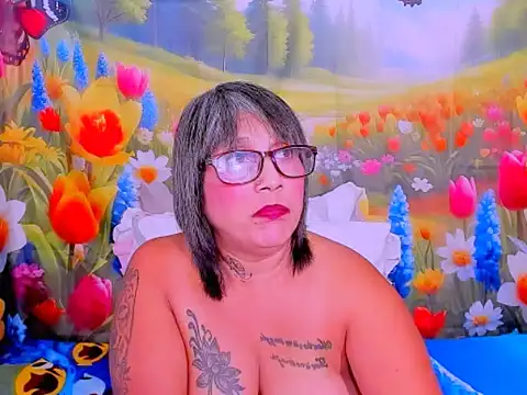 indianroxy's Live XXX Chat