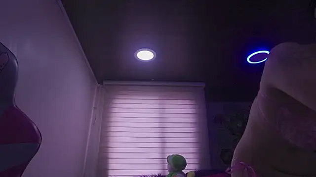 Rebecah_1のライブXXXチャット