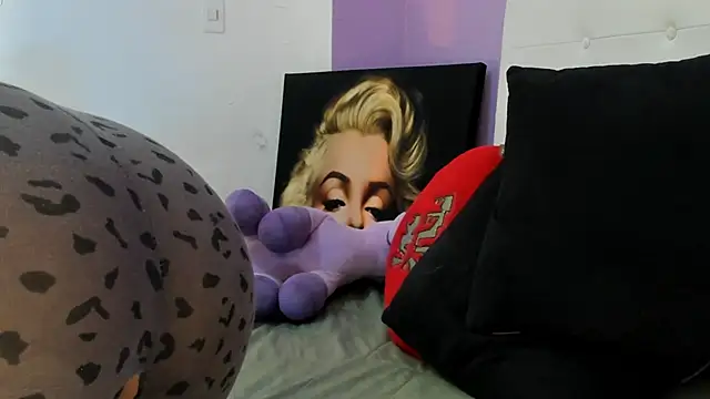 Charlotte11-11's Live XXX Chat