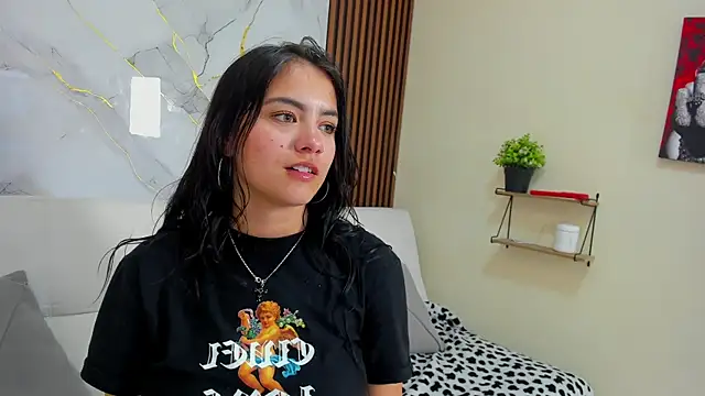 Sally_Black Adlı Modelin Canlı XXX Sohbeti