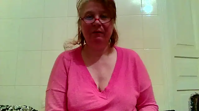 SquirrelFine's Live XXX Chat