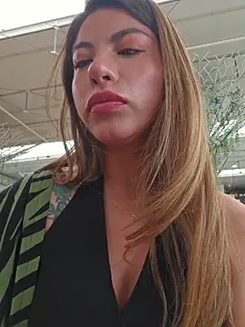 Pertunjukan Kamera Web Karen_San_Miguel