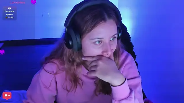 bonnie_moon_ élő XXX-chatje