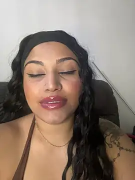 Maria-Summer Adlı Modelin Canlı XXX Sohbeti