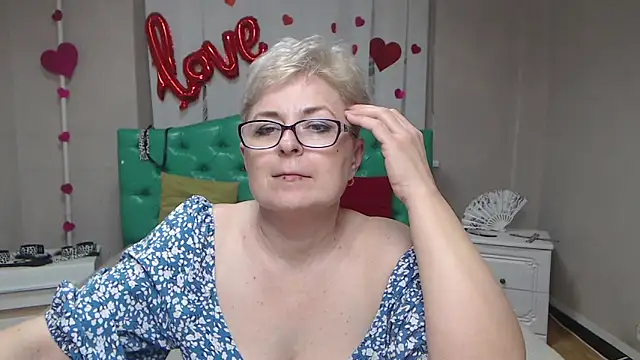 EmiliaGreeのライブXXXチャット