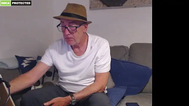 bluedae1: διαδικτυακό σόου στην κάμερα