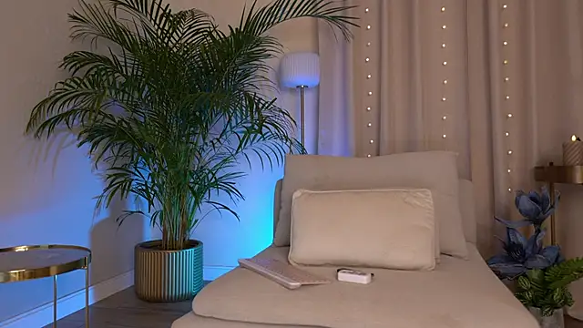 Tinydoll_XO: онлайн-секс-чат