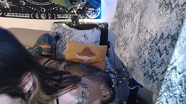 AlienforTwenty's Live XXX Chat