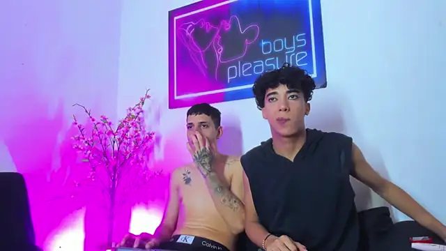 Pleasure_boys_hot Chat XXX in diretta