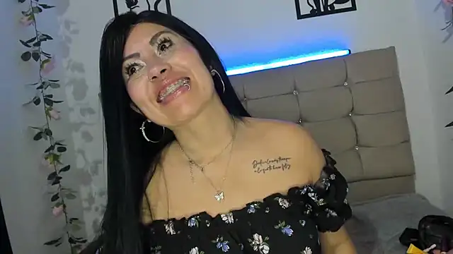 دردشة Tania_mature الجنسية المباشرة