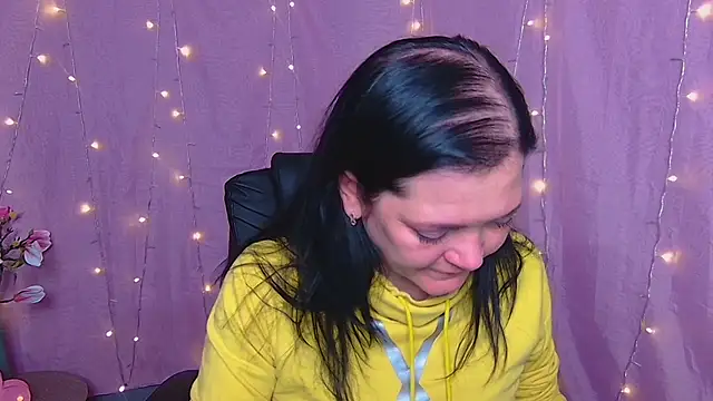 LauraFinn live XXX chat