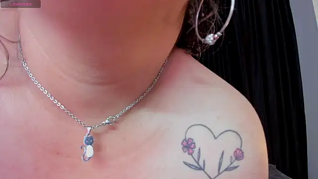 Chat XXX ao vivo de ScarletBigTitties