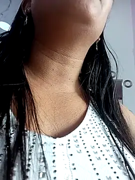 CarolinaNavas33's Live XXX Chat