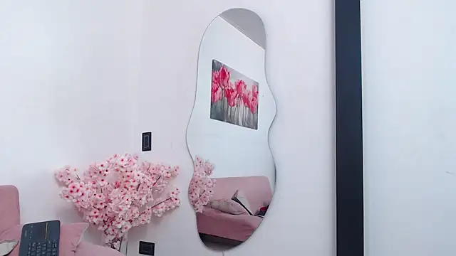 pinky_f00x's Live XXX Chat