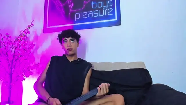 Pleasure_boys_hot élő XXX-chatje