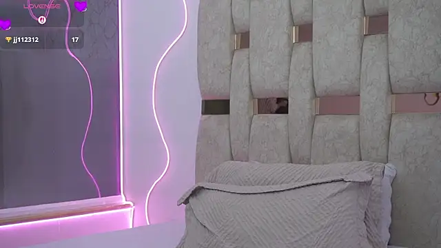 Fernanda_thail_ 网络视讯表演