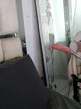 chelaqueen_ Adlı Modelin Canlı XXX Sohbeti