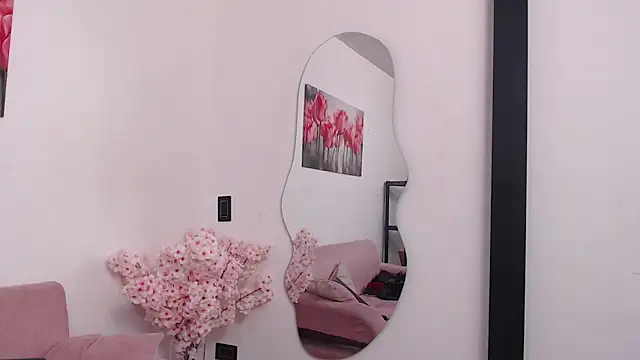 pinky_f00x Adlı Modelin Canlı XXX Sohbeti