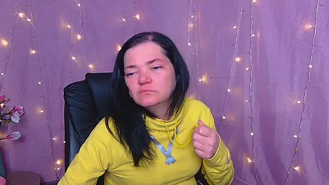 LauraFinn élő XXX-chatje