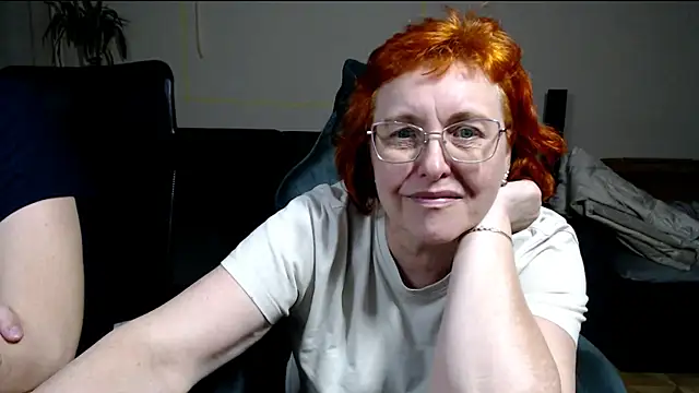 JoannaAndNeighbour's Live XXX Chat