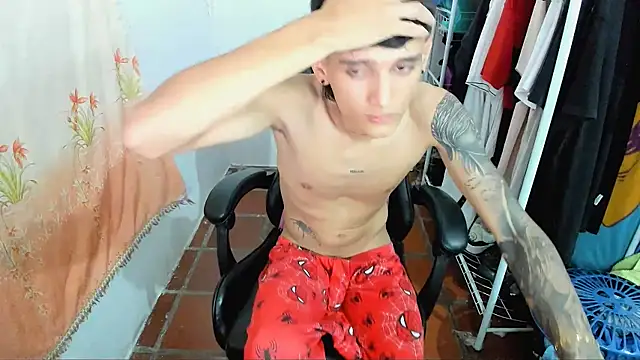 BOY-767 webkamerás műsora