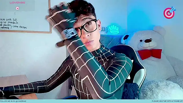 niico_prince: διαδικτυακό σόου στην κάμερα