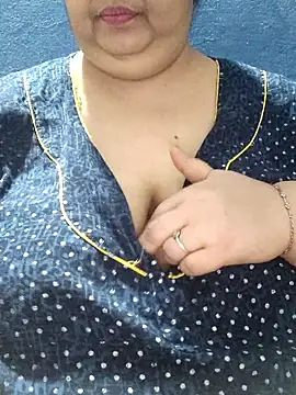 tamilthanushri 即時 XXX 聊天