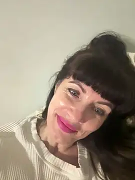 LadyLuxLover Adlı Modelin Canlı XXX Sohbeti