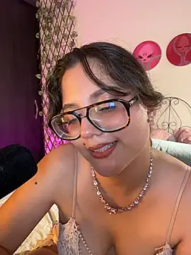 Avelyne's Live XXX Chat