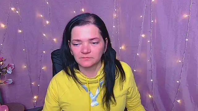 LauraFinnのライブXXXチャット