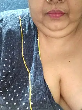 tamilthanushriのライブXXXチャット