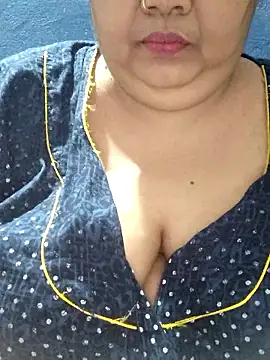 tamilthanushri Chat XXX in diretta