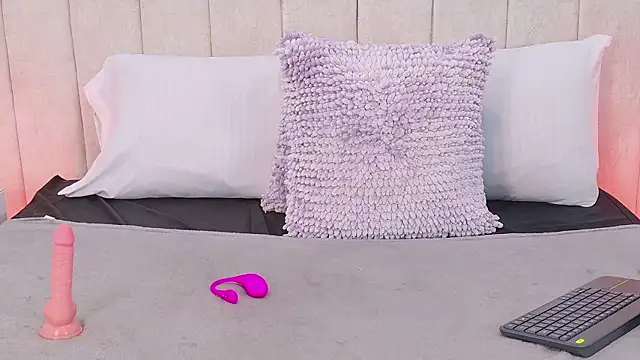 SaraLugo: онлайн-секс-чат