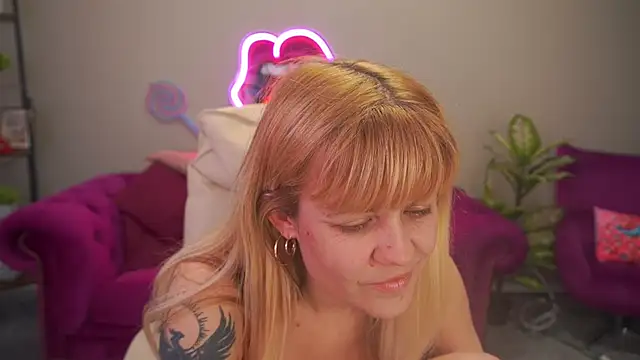 BellaLaPetit's Live XXX Chat