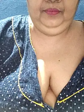 tamilthanushri's Live XXX Chat