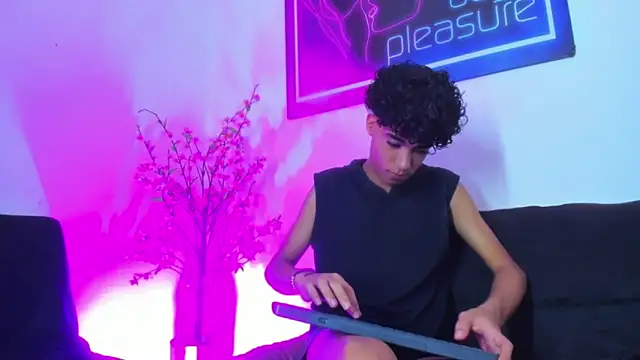 Pleasure_boys_hot ওয়েবক্যাম শো