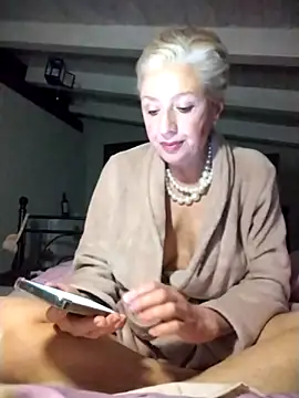 divinaeroticaのライブXXXチャット