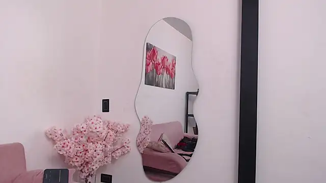 pinky_f00x Live XXX Chat