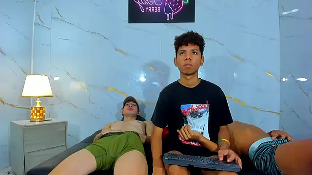 Room_hot_1's Live XXX Chat