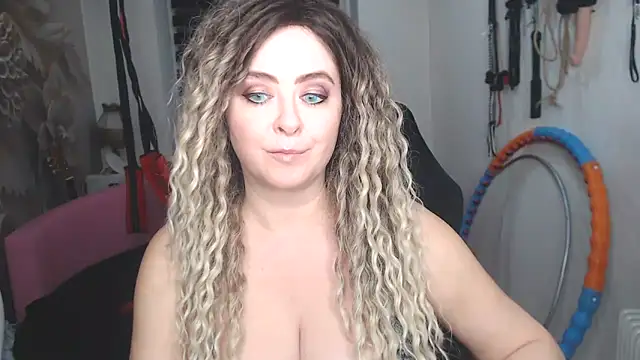 MISSwithDOLLSのライブXXXチャット